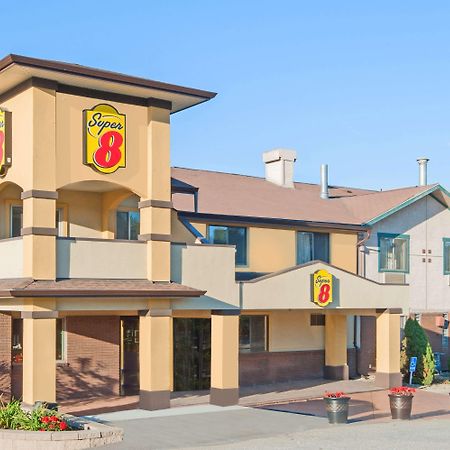 Super 8 By Wyndham Salmon Arm Hotel Екстериор снимка