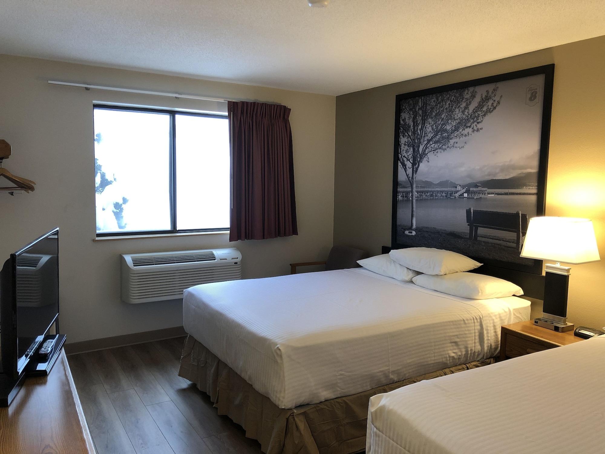 Super 8 By Wyndham Salmon Arm Hotel Екстериор снимка