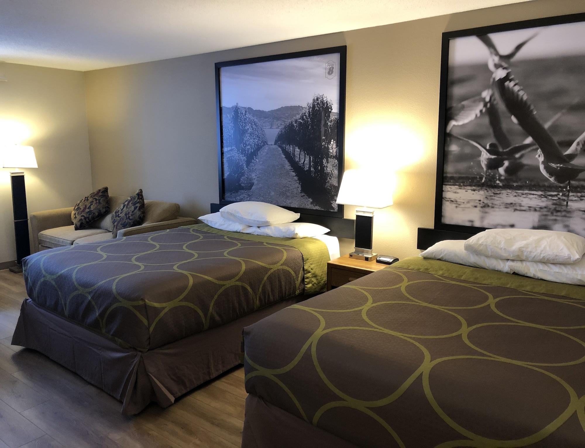 Super 8 By Wyndham Salmon Arm Hotel Екстериор снимка