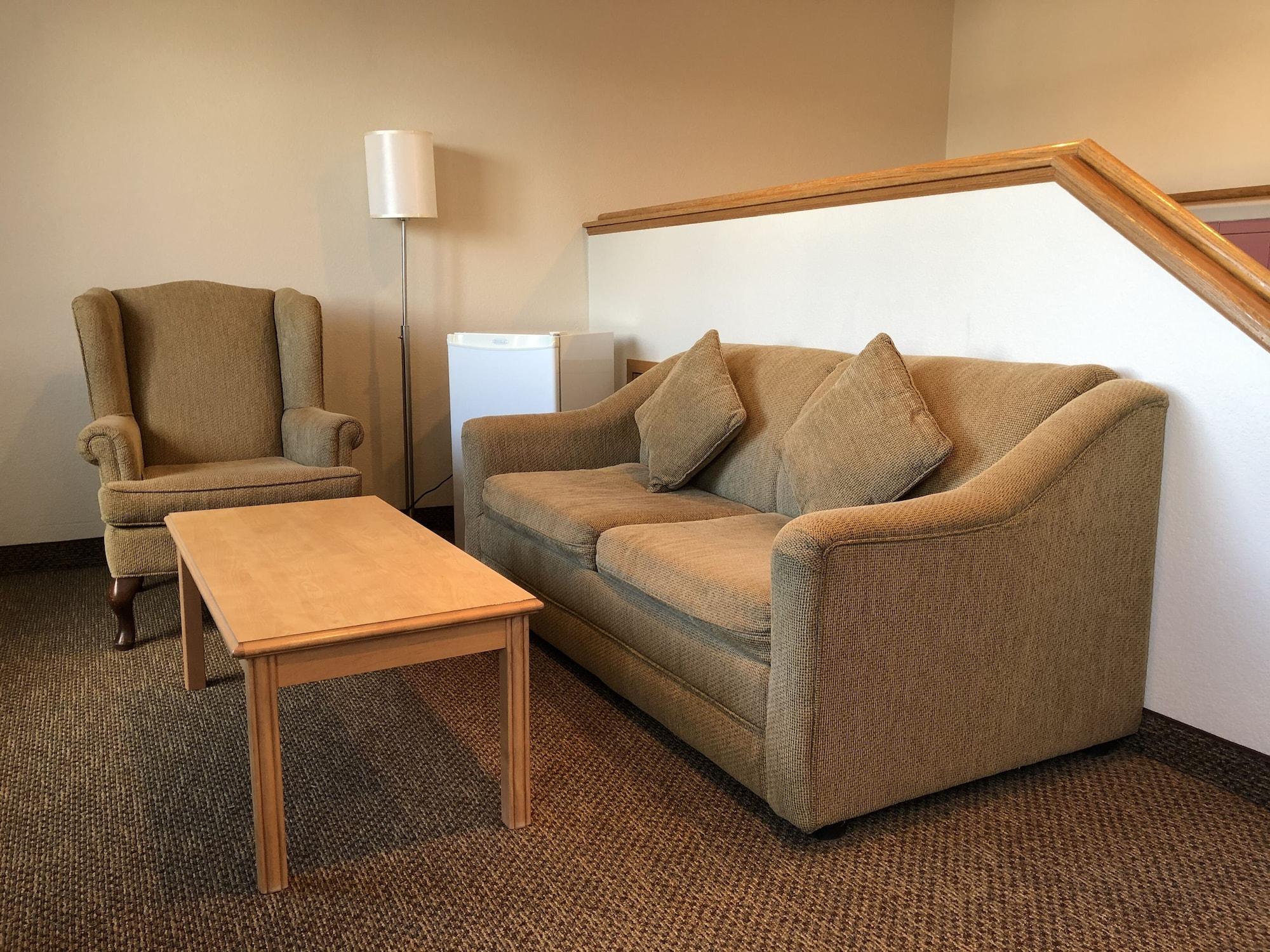 Super 8 By Wyndham Salmon Arm Hotel Екстериор снимка