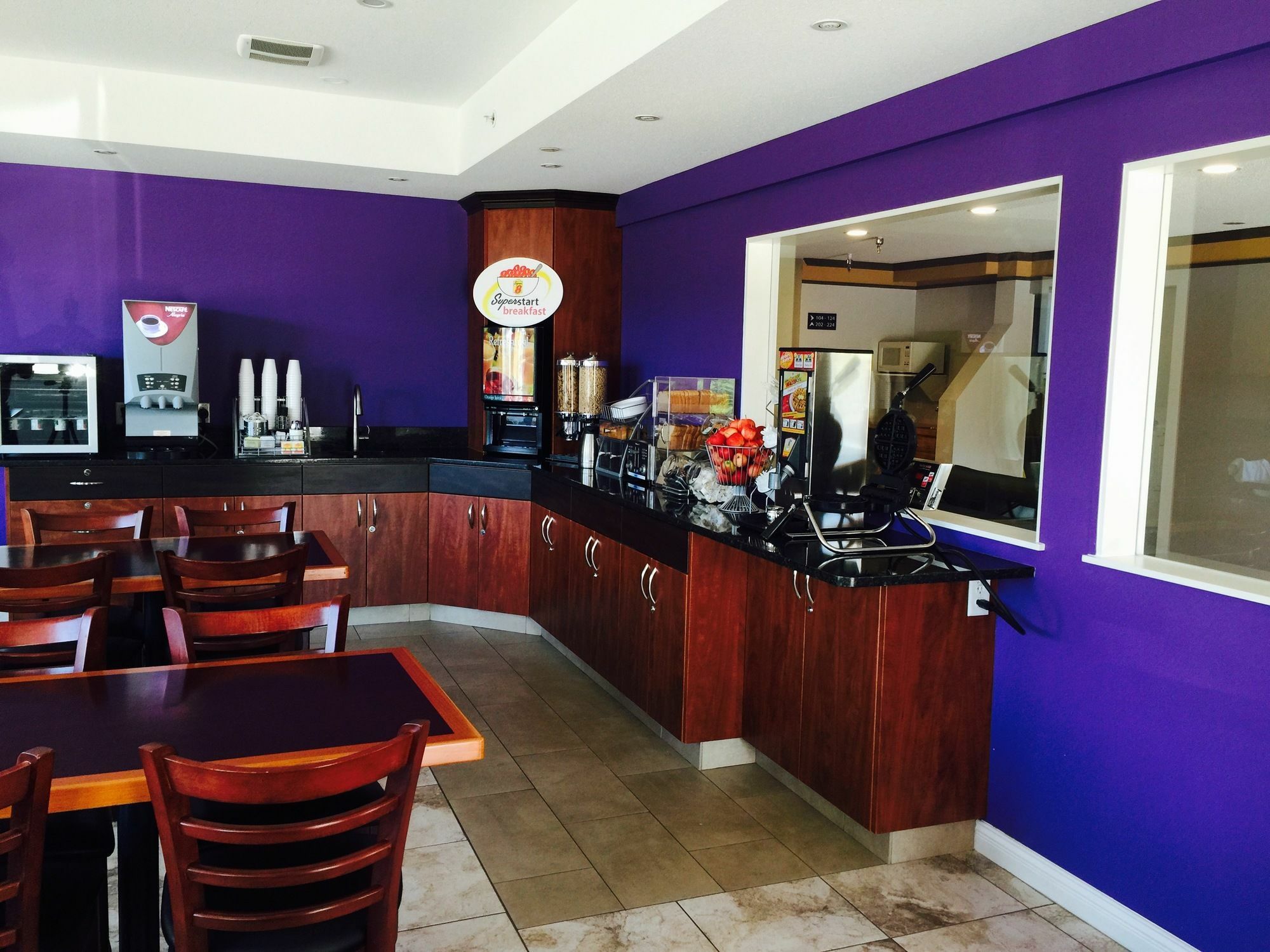Super 8 By Wyndham Salmon Arm Hotel Екстериор снимка