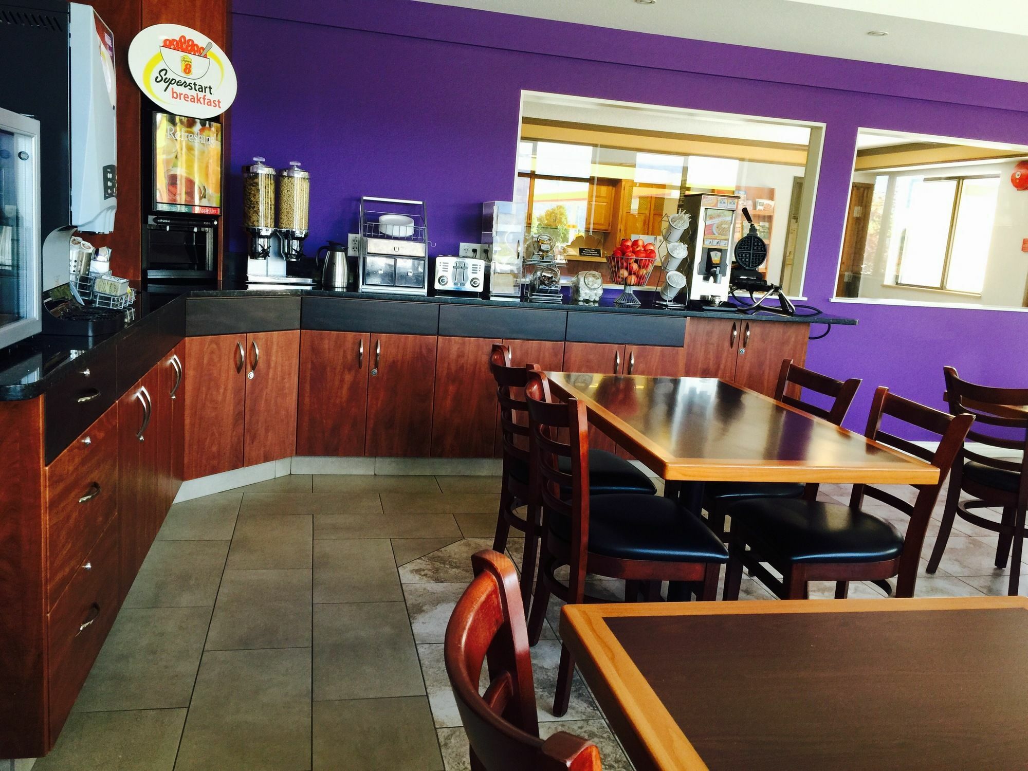 Super 8 By Wyndham Salmon Arm Hotel Екстериор снимка